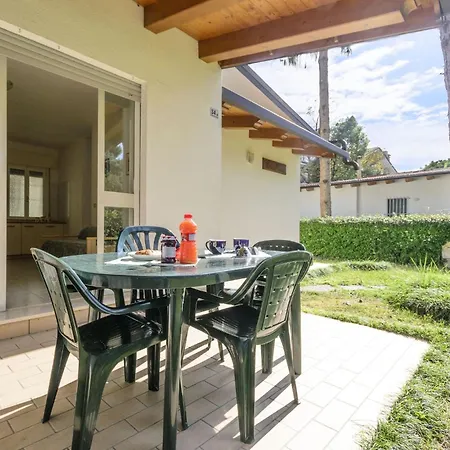 Charming Semi-detached In Lignano Willa